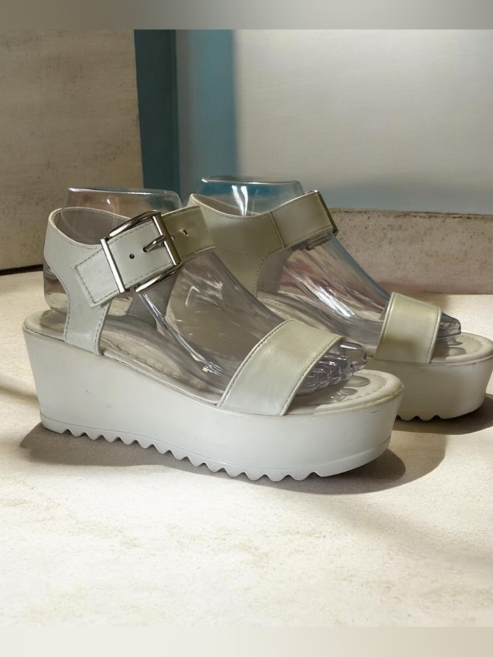 Shoe land size 7 Women's Cream Wedge Sandals